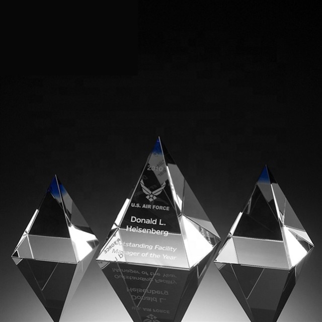 Crystal awards trophies corporate sports golf tennis football cheap personalised custom quality 3D Engraving pyramid